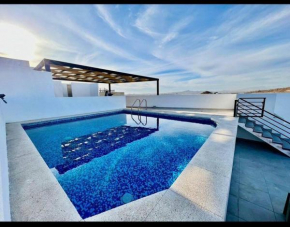 Oceanview Condo / Rooftop pool